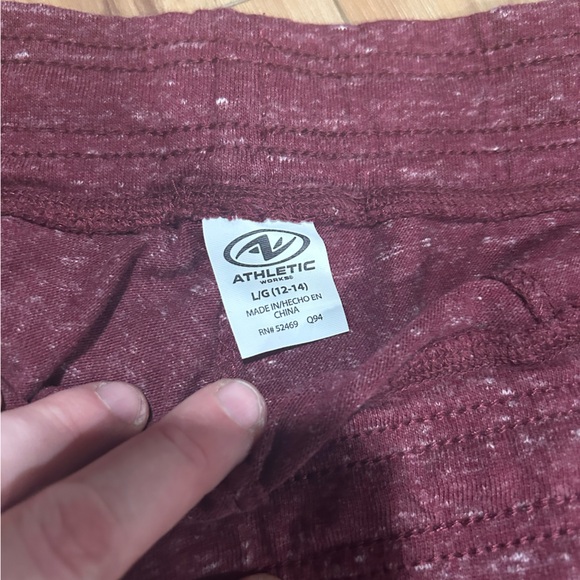 Athletic Red Heathered Sports Workout Shorts Size Large - Picture 2 of 2